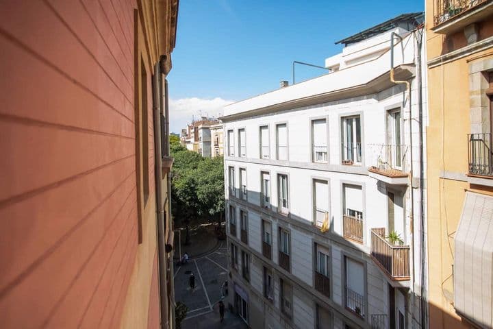 1 bedroom apartment for rent in Ciutat Vella, Spain - Image 8