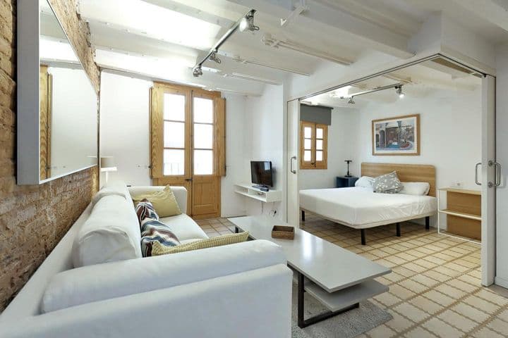 1 bedroom apartment for rent in Dreta de lEixample, Spain - Image 3