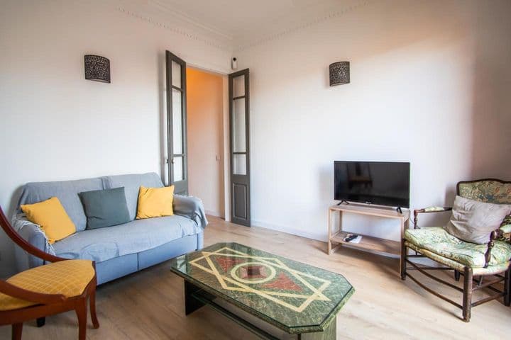 3 bedrooms apartment for rent in Sants-Montjuic, Spain - Image 2