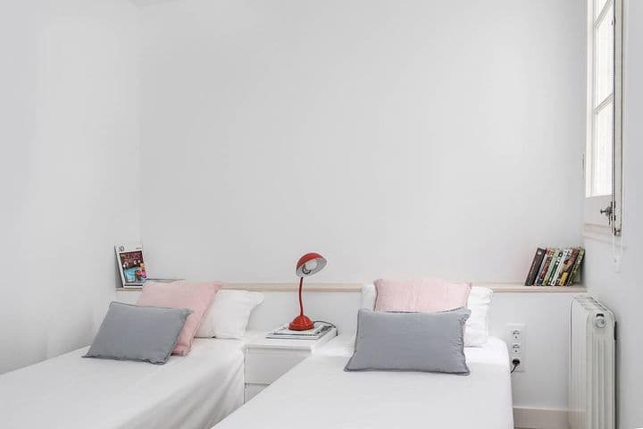 2 bedrooms apartment for rent in Sants-Montjuic, Spain - Image 10