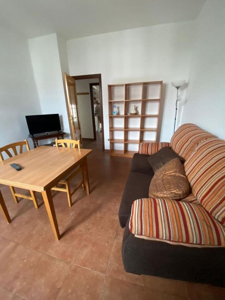 4 bedrooms apartment for rent in Beiro, Spain - Image 2