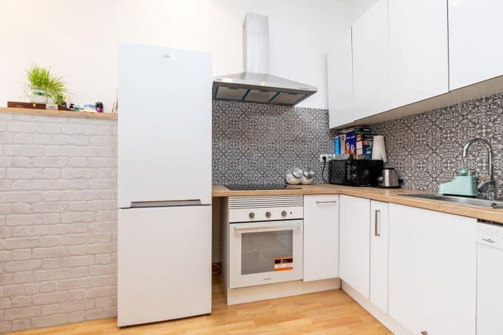 1 bedroom apartment for sale in Area Metropolitana de Madrid, Spain - Image 7