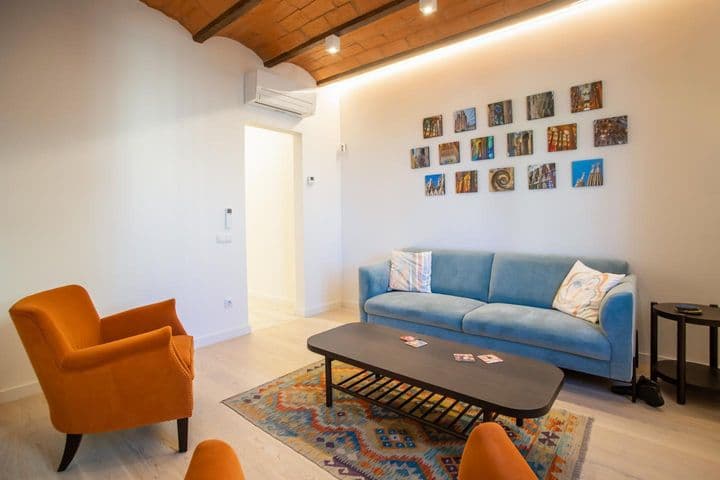 2 bedrooms apartment for rent in Sagrada Familia, Spain - Image 2