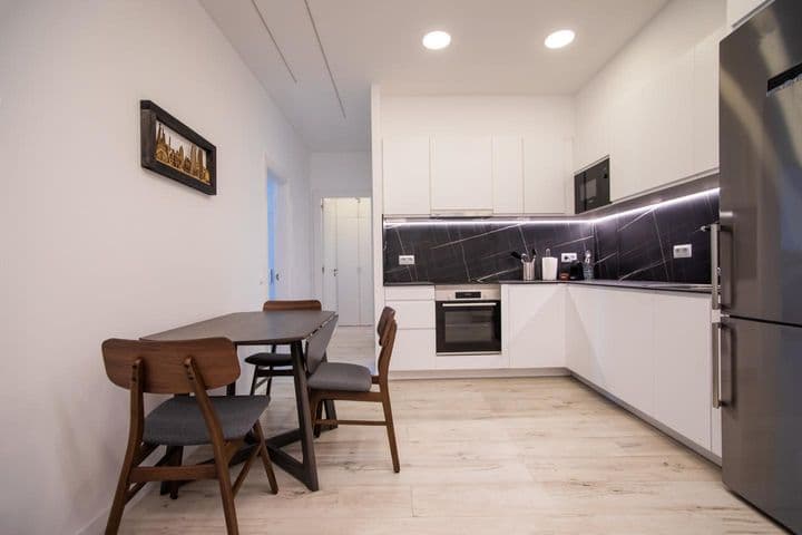 2 bedrooms apartment for rent in Sagrada Familia, Spain - Image 5