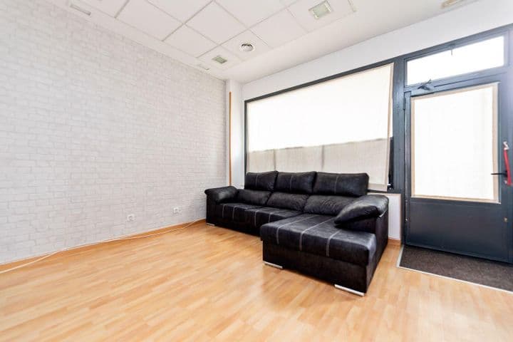 1 bedroom apartment for sale in Area Metropolitana de Madrid, Spain - Image 2