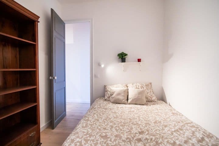 3 bedrooms apartment for rent in Sants-Montjuic, Spain - Image 9