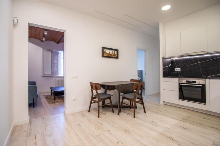 2 bedrooms apartment for rent in Sagrada Familia, Spain - Image 4