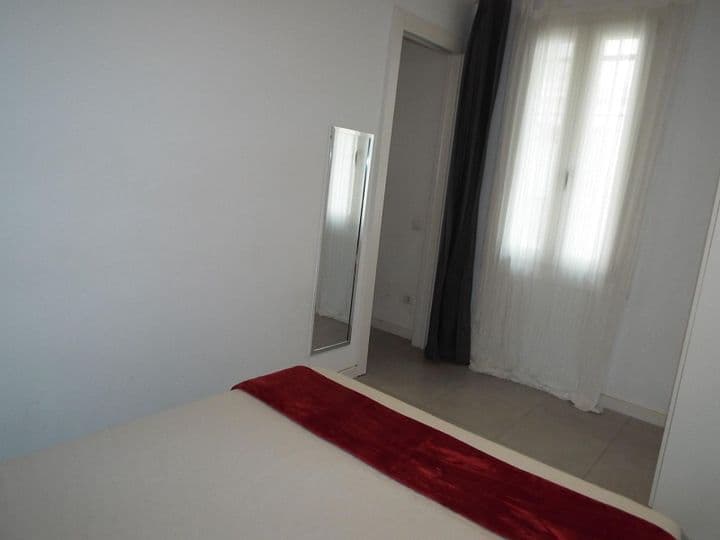 1 bedroom apartment for rent in Ciutat Vella, Spain - Image 10