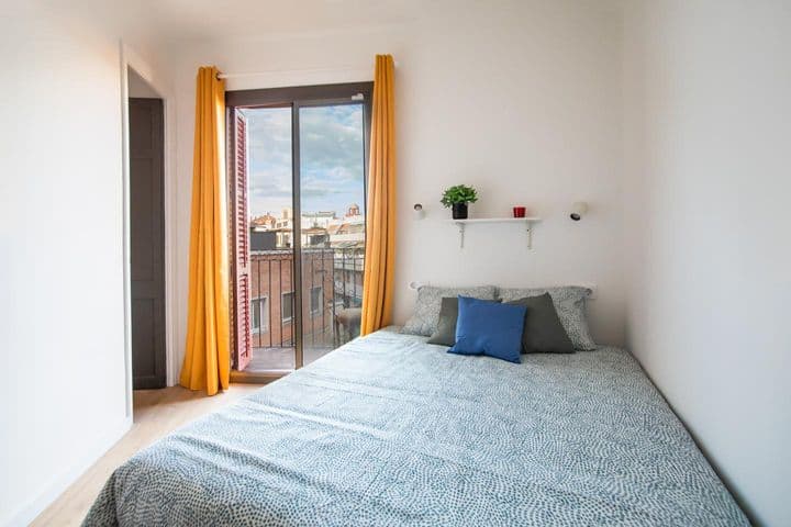 3 bedrooms apartment for rent in Sants-Montjuic, Spain - Image 11