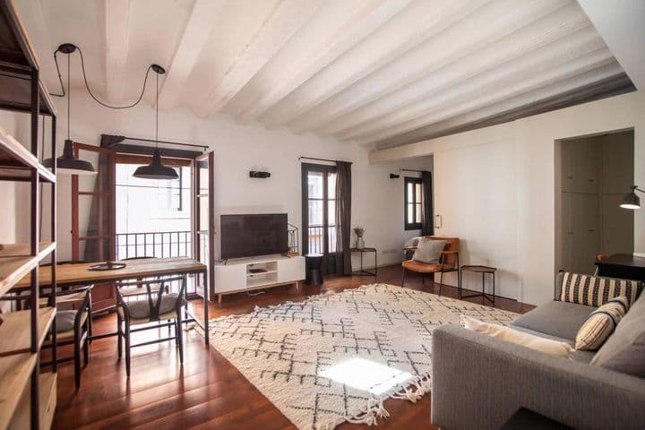 1 bedroom apartment for rent in Ciutat Vella, Spain - Image 3