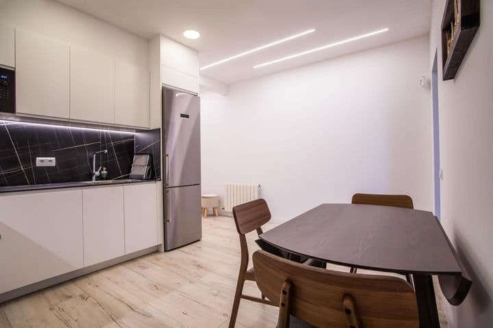 2 bedrooms apartment for rent in Sagrada Familia, Spain - Image 6