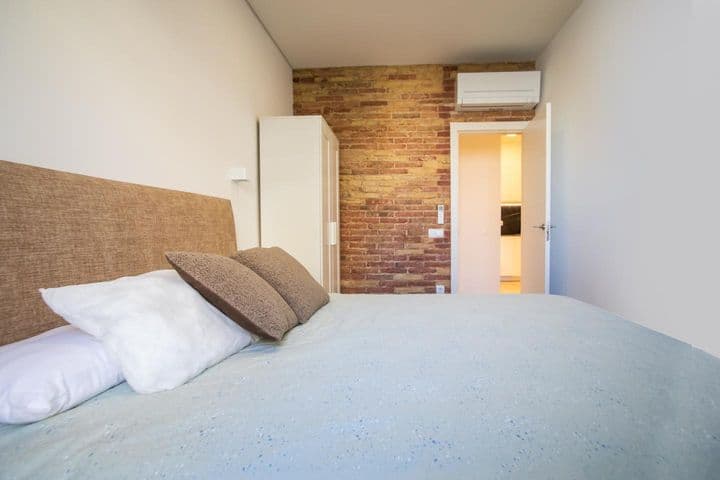 2 bedrooms apartment for rent in Sagrada Familia, Spain - Image 9