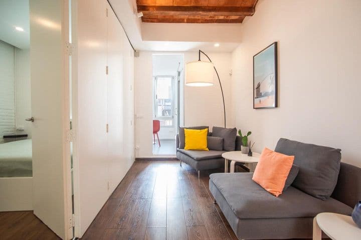 2 bedrooms apartment for rent in Sants-Montjuic, Spain - Image 3