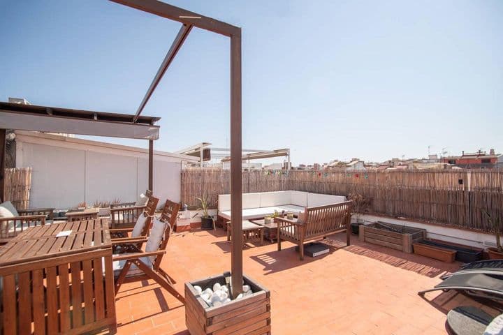 2 bedrooms house for rent in Sants-Montjuic, Spain - Image 2