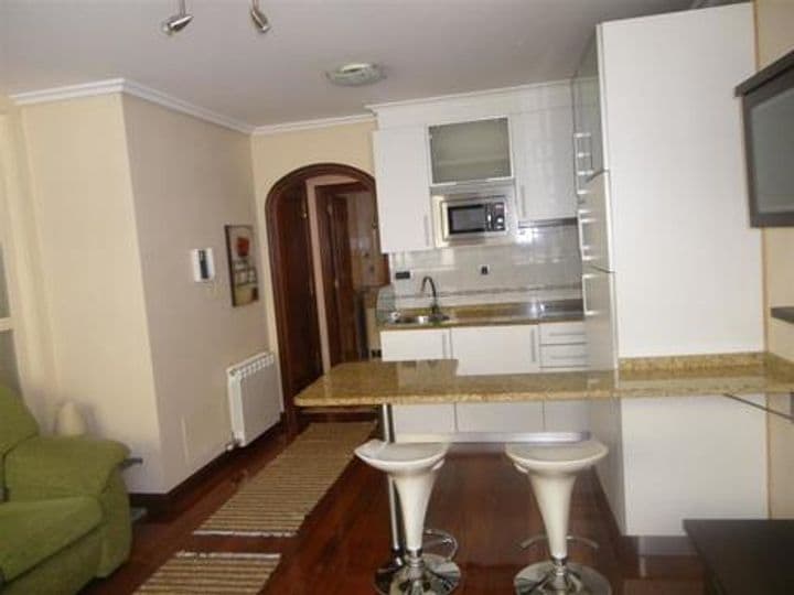 1 bedroom apartment for rent in Vigo, Spain - Image 3