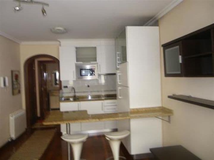 1 bedroom apartment for rent in Vigo, Spain - Image 4