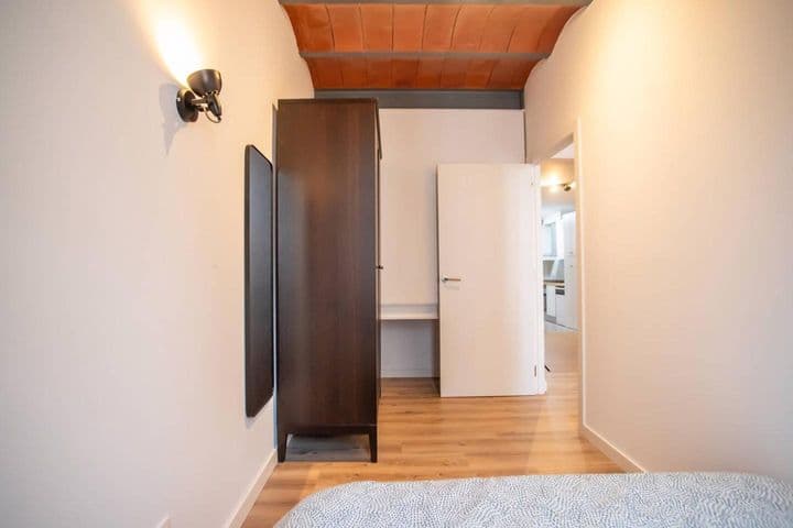 3 bedrooms apartment for rent in Sants-Montjuic, Spain - Image 10