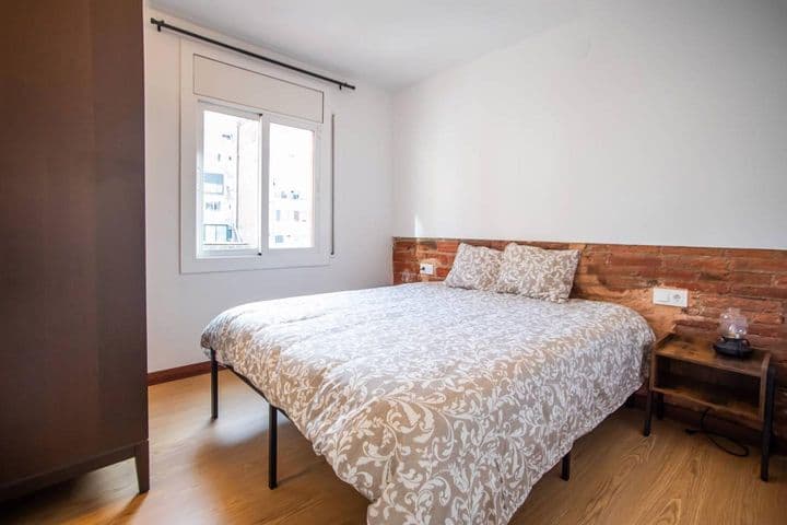 3 bedrooms apartment for rent in Sants-Montjuic, Spain - Image 11