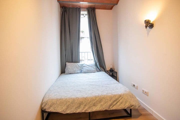 3 bedrooms apartment for rent in Sants-Montjuic, Spain - Image 9