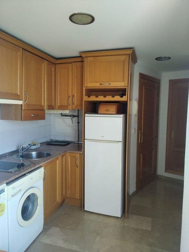 1 bedroom apartment for rent in Camino de Ronda, Spain - Image 4