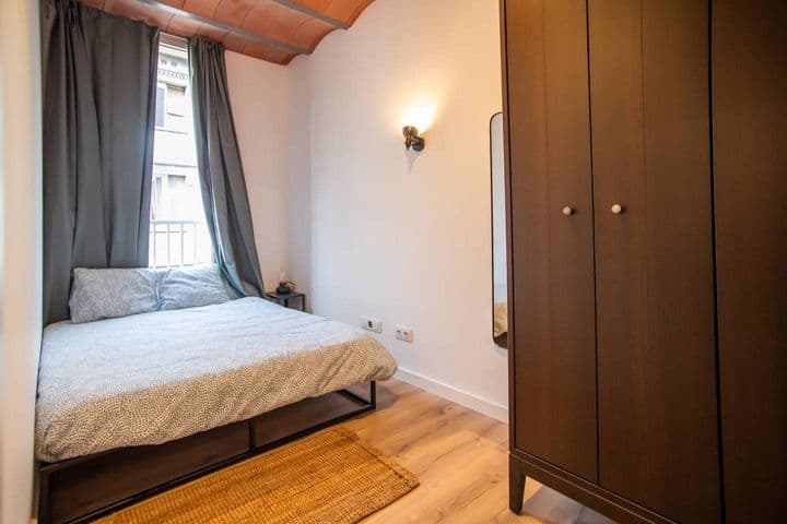 3 bedrooms apartment for rent in Sants-Montjuic, Spain - Image 8