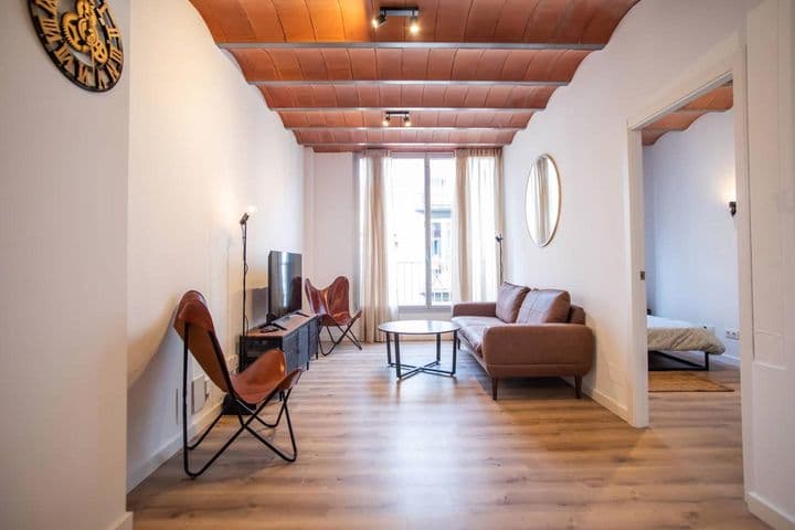 3 bedrooms apartment for rent in Sants-Montjuic, Spain - Image 5