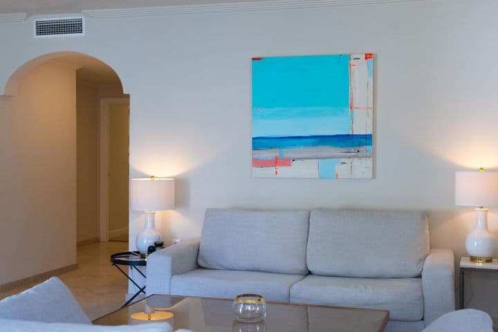 3 bedrooms apartment for rent in Elviria-Cabopino, Spain