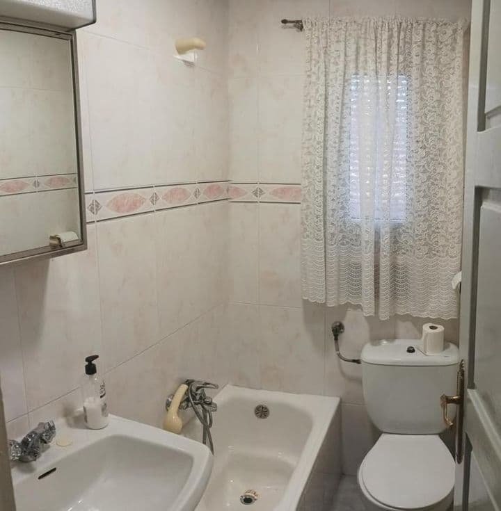 3 bedrooms apartment for rent in Zaragoza, Spain - Image 4