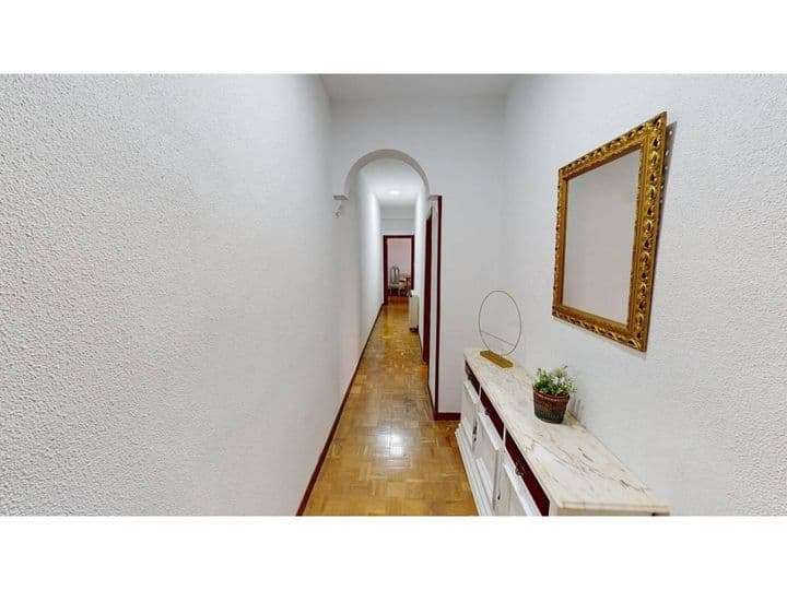 3 bedrooms apartment for rent in Centro, Spain - Image 2