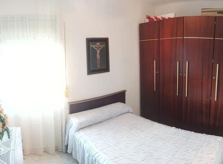 3 bedrooms apartment for rent in Zaragoza, Spain - Image 5