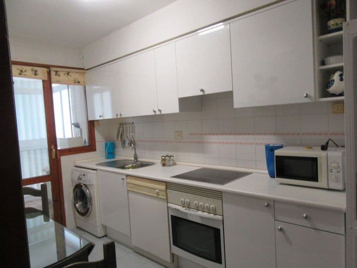 4 bedrooms apartment for rent in Zaragoza, Spain - Image 3