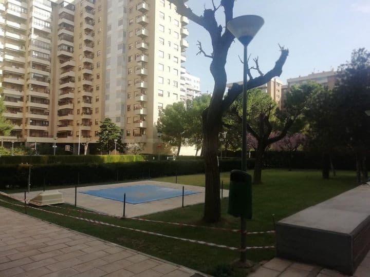 4 bedrooms apartment for rent in Zaragoza, Spain - Image 10