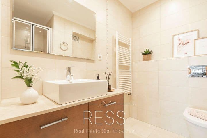 3 bedrooms apartment for rent in Donostia-San Sebastian, Spain - Image 3