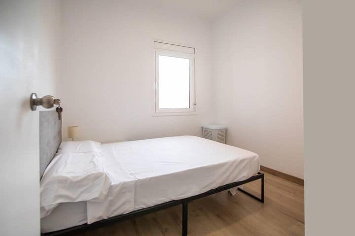 2 bedrooms apartment for rent in Sant Marti, Spain - Image 9