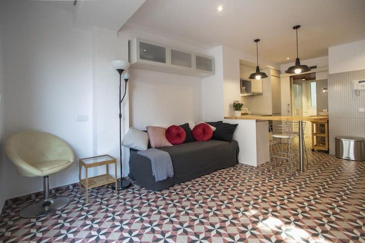 1 bedroom apartment for rent in Ciutat Vella, Spain - Image 3