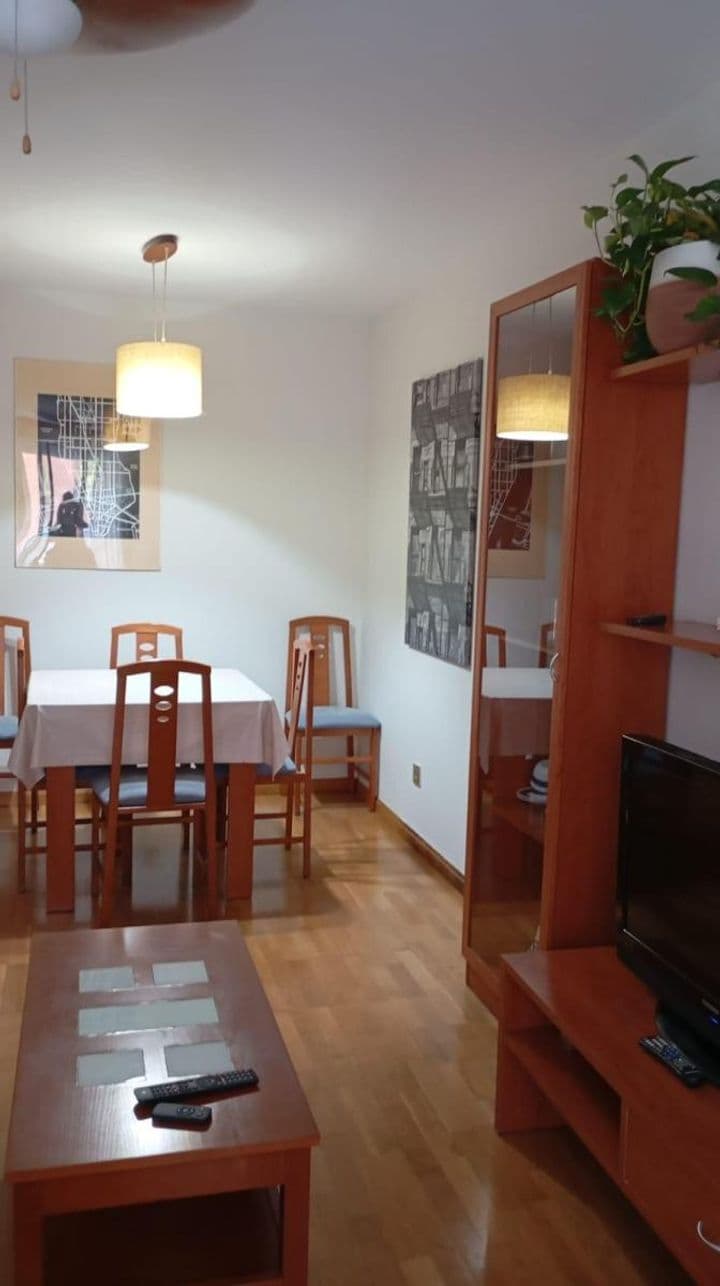 3 bedrooms apartment for rent in Zaragoza, Spain - Image 11