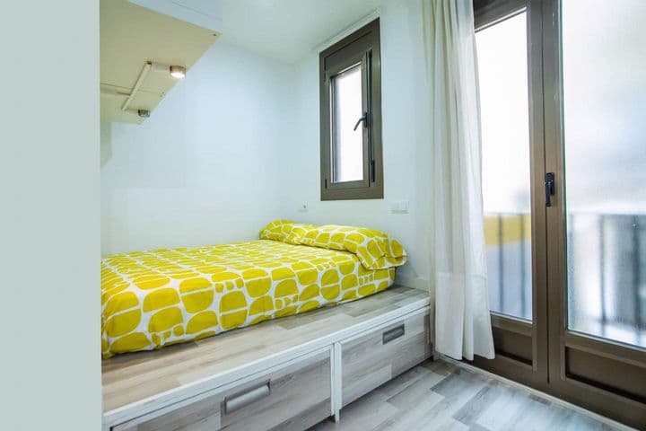 Apartment for rent in Ciutat Vella, Spain - Image 11