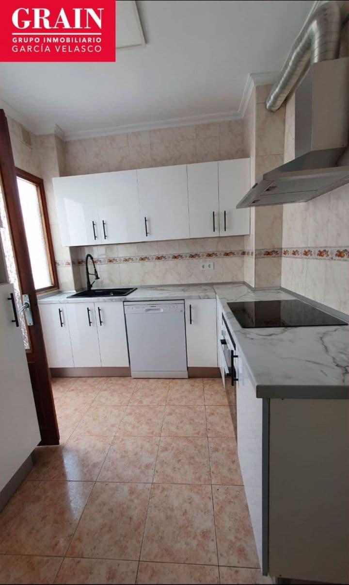 4 bedrooms apartment for rent in Albacete, Spain - Image 3