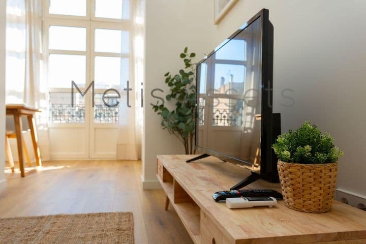 1 bedroom apartment for rent in Eixample, Spain - Image 10