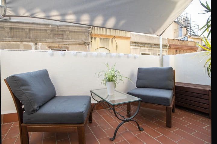 1 bedroom apartment for rent in Ciutat Vella, Spain - Image 11