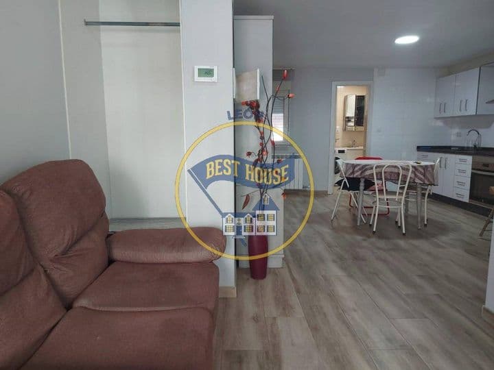 2 bedrooms apartment for rent in Leon, Spain - Image 3