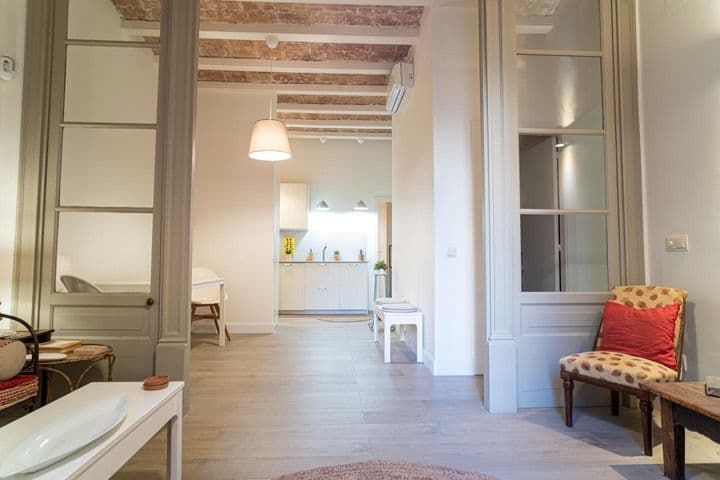 2 bedrooms apartment for rent in Ciutat Vella, Spain - Image 9