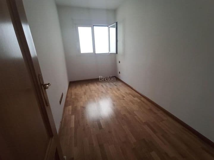 2 bedrooms apartment for rent in Zaragoza, Spain - Image 7