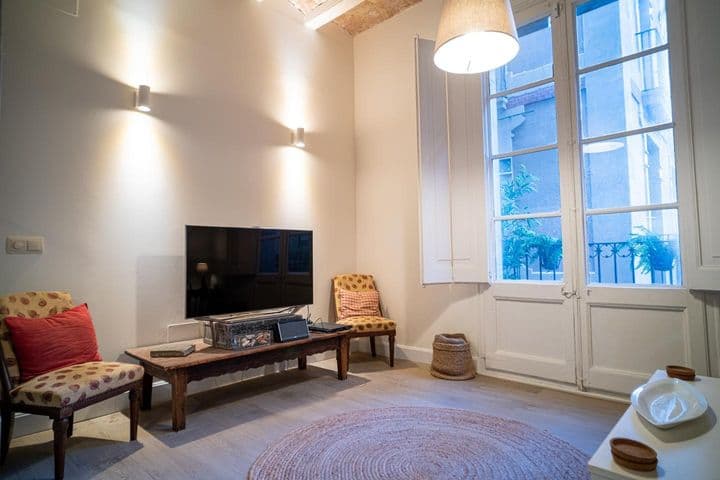 2 bedrooms apartment for rent in Ciutat Vella, Spain - Image 8