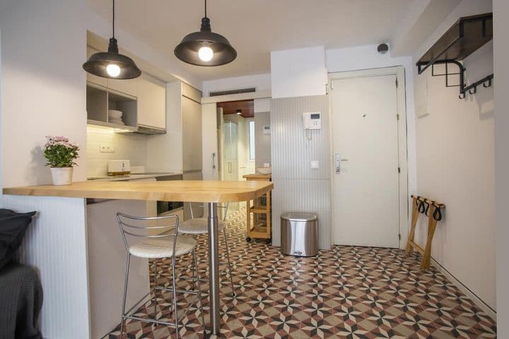 1 bedroom apartment for rent in Ciutat Vella, Spain - Image 4