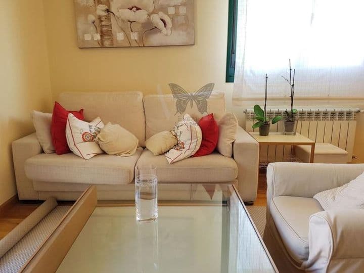 3 bedrooms apartment for rent in Oviedo, Spain - Image 10