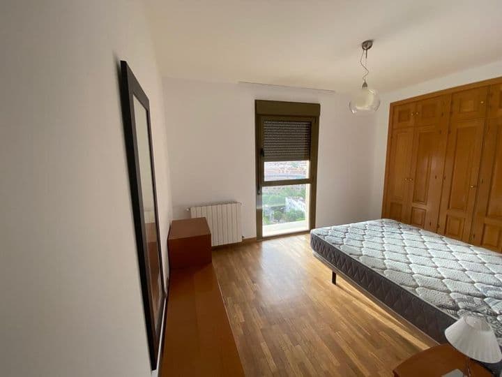 3 bedrooms apartment for rent in Beiro, Spain - Image 4