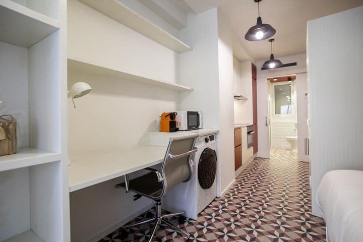 1 bedroom apartment for rent in Ciutat Vella, Spain - Image 8