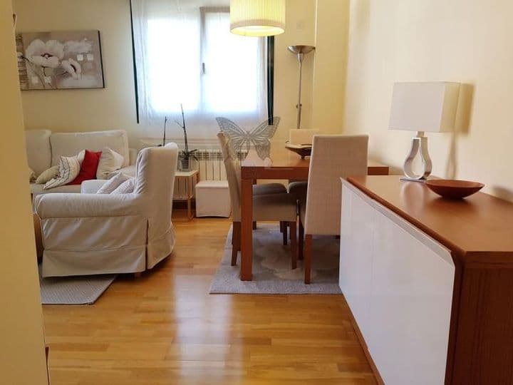 3 bedrooms apartment for rent in Oviedo, Spain - Image 3