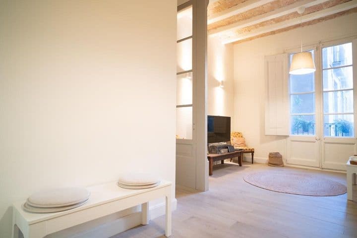 2 bedrooms apartment for rent in Ciutat Vella, Spain - Image 10